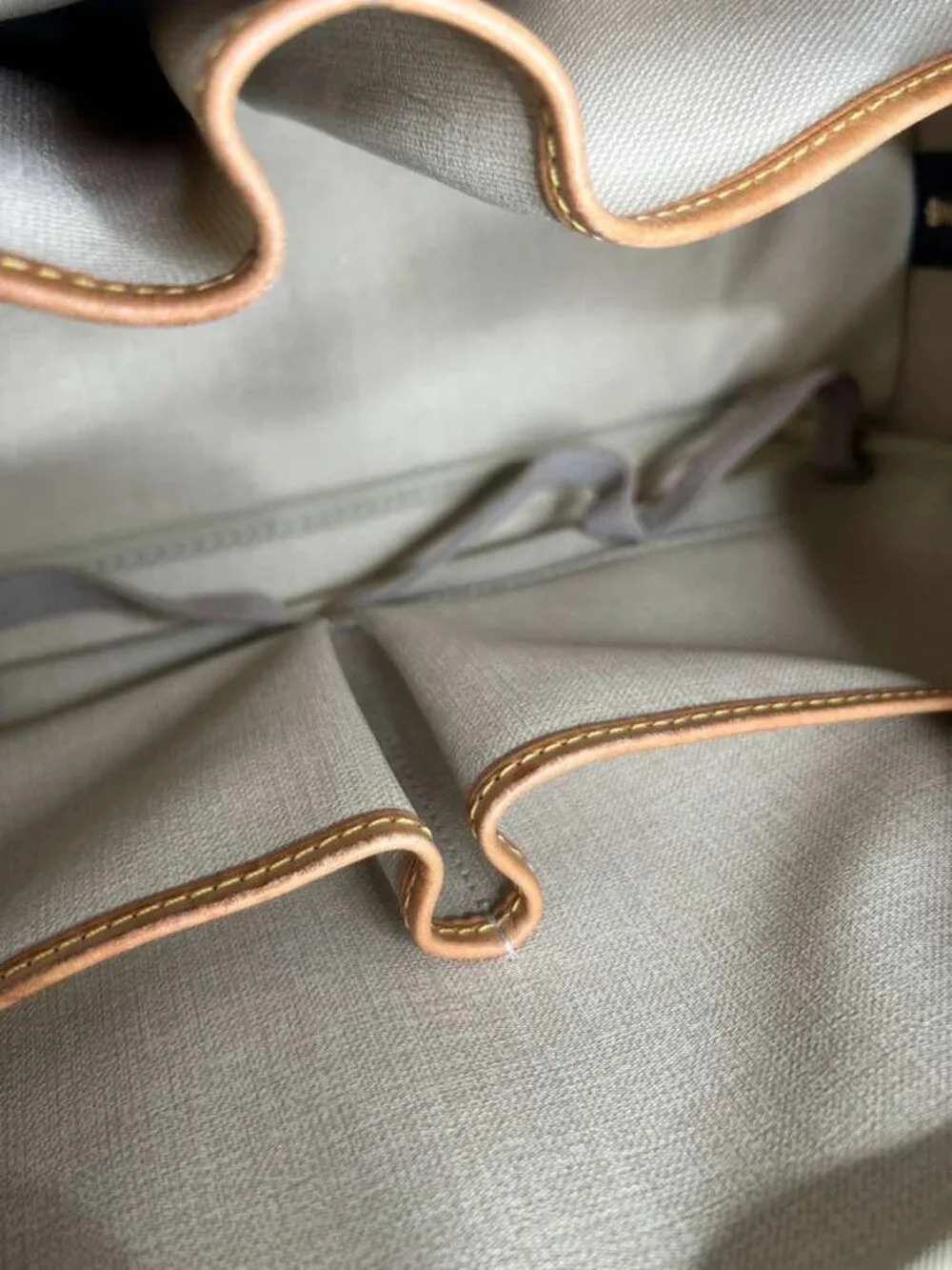 💎✨STUNNING✨💎AUTHENTIC LV Deauville Hand bag